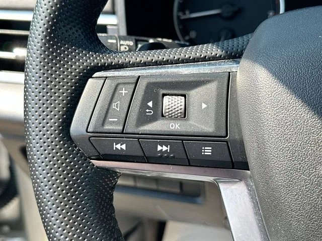 Used 2024 Silver Mitsubishi SE image 42