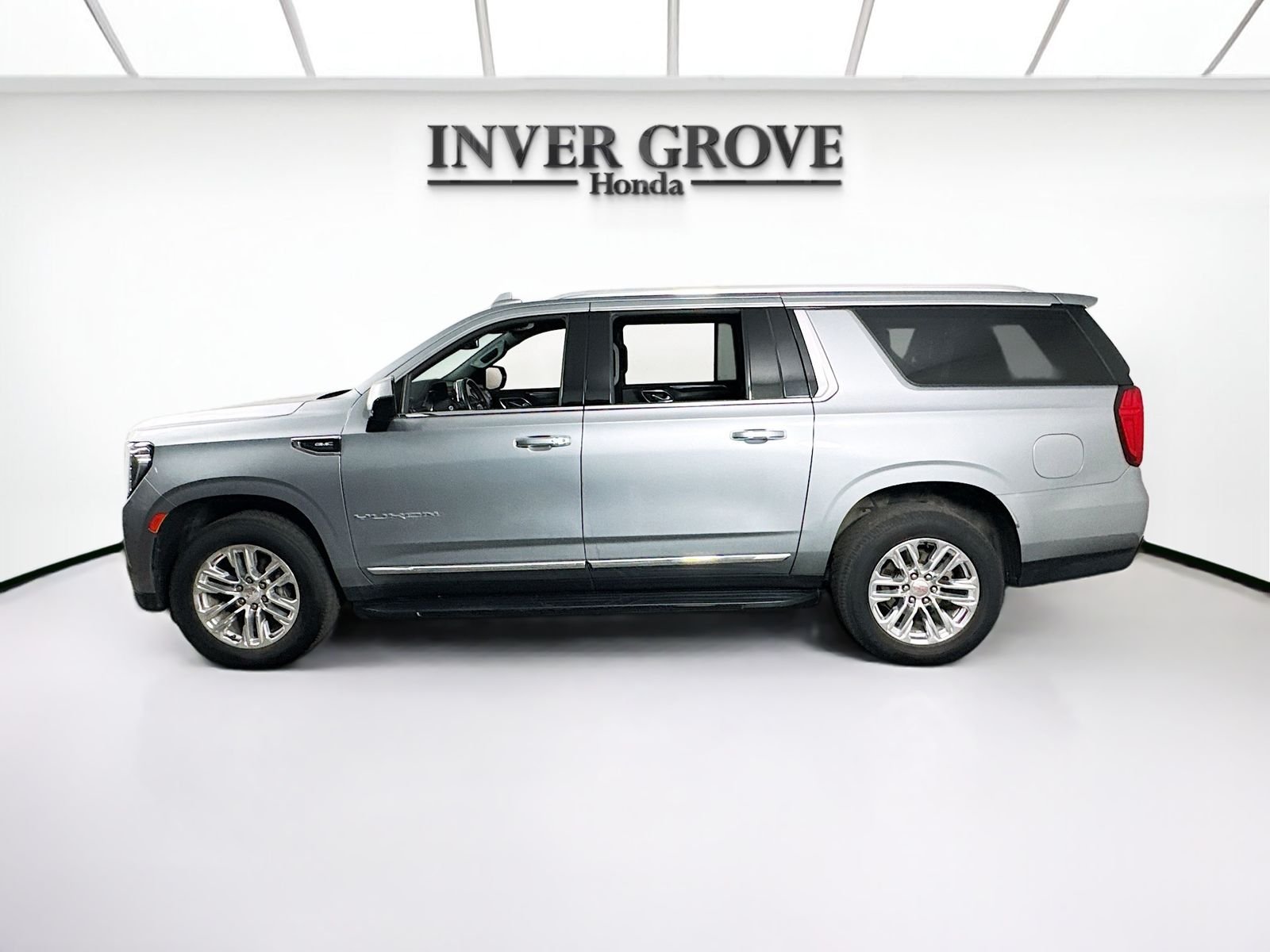 Used 2023 Sterling Metallic GMC SLT image 8