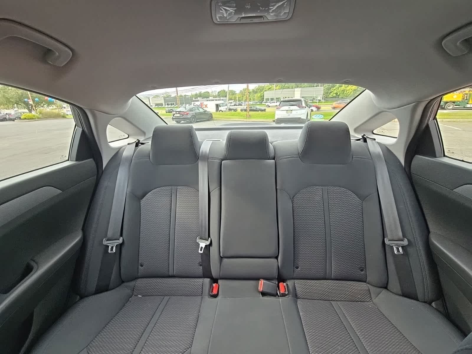 Used 2019 Machine Gray Hyundai SE image 12