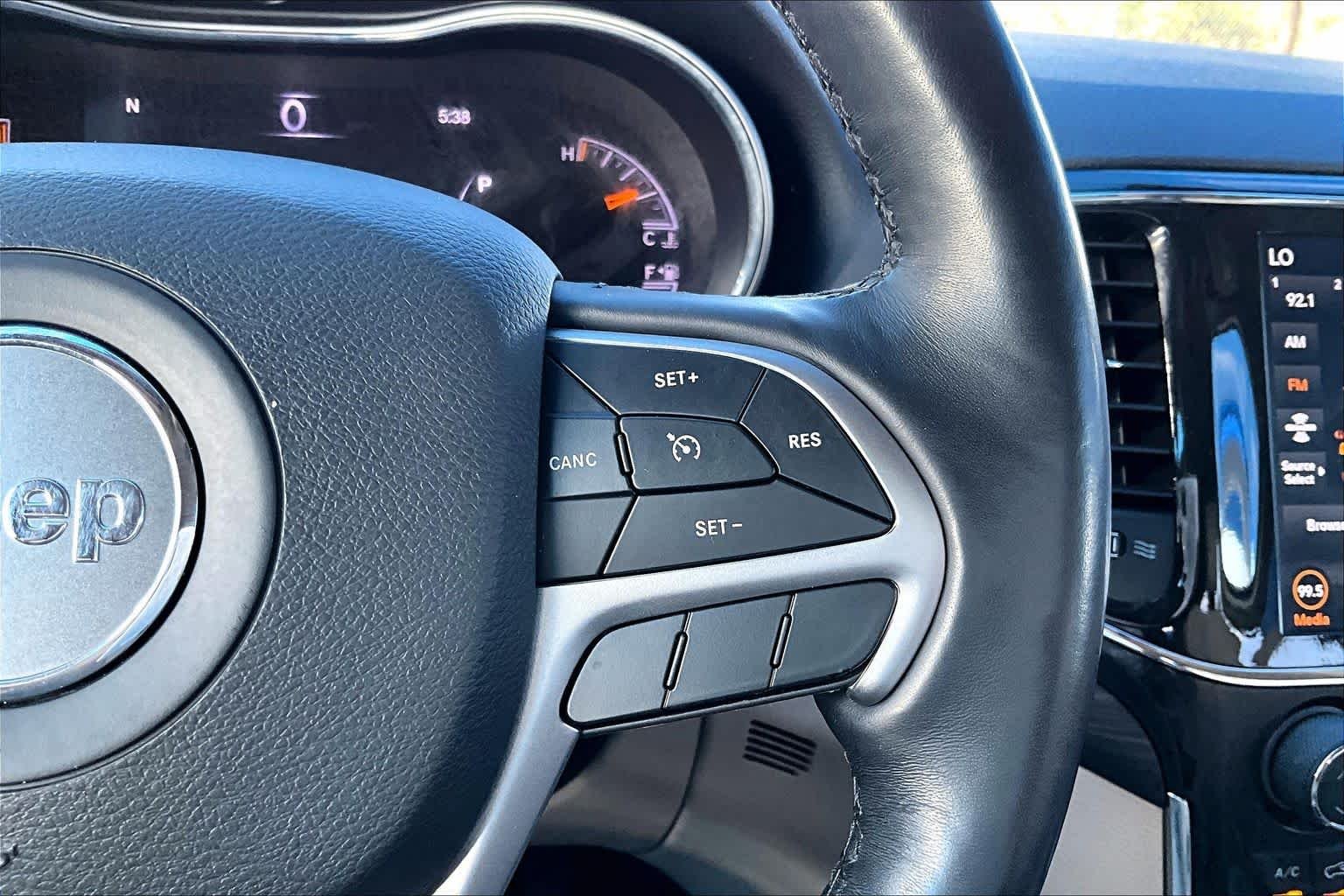 Used 2022 Diamond Black Crystal Pearlcoat Jeep Laredo E image 24