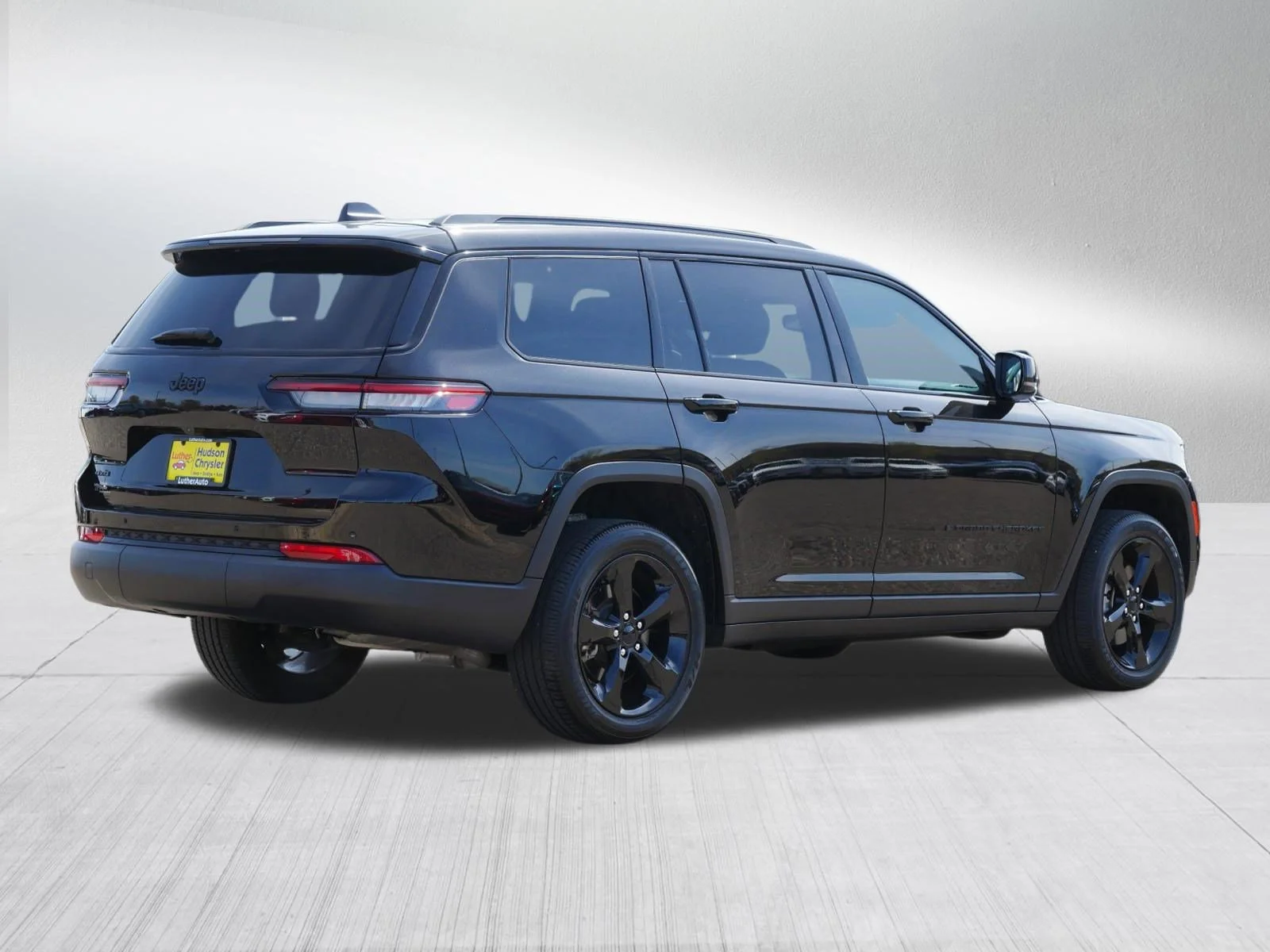Used 2024 Diamond Black Crystal Pearlcoat Jeep Altitude X image 7