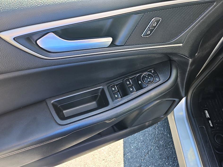Used 2022 Silver Metallic Ford SEL image 11
