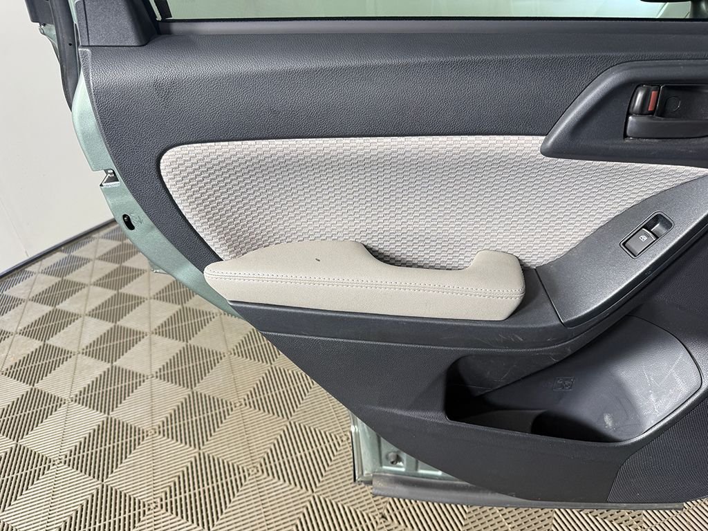 Used 2018 Green Subaru 2.5i Premium image 21