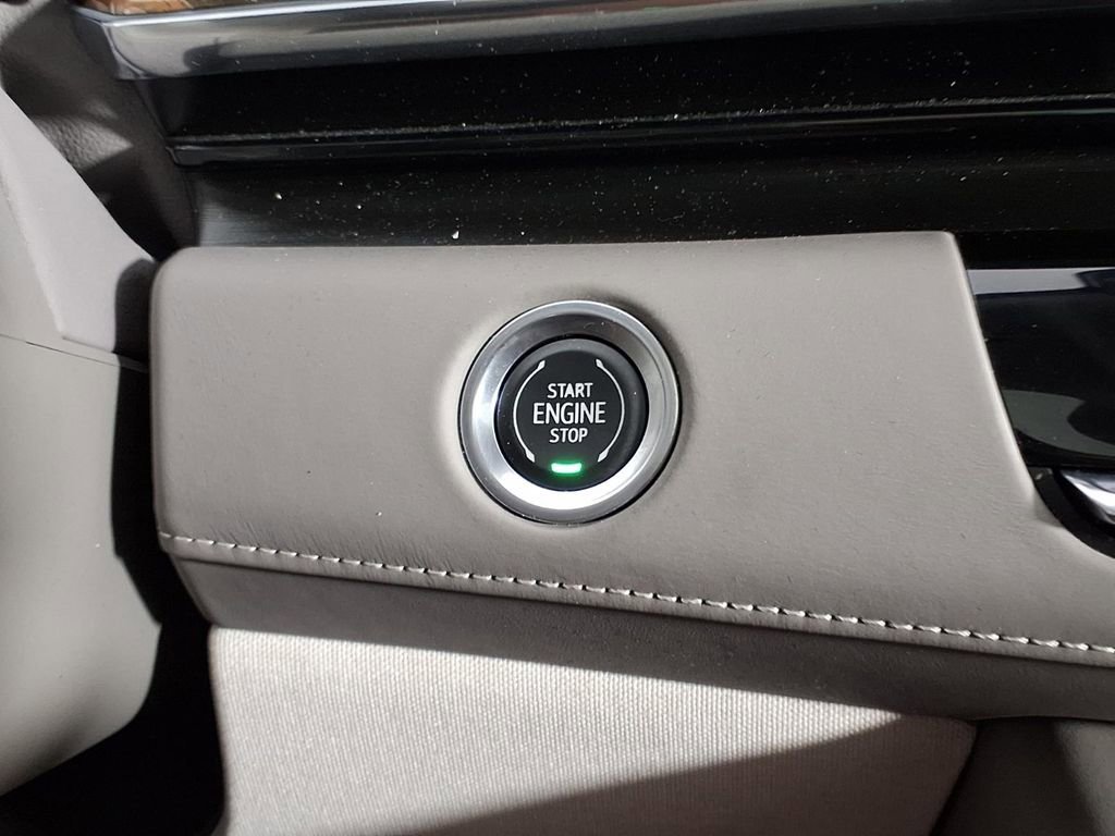 Used 2022 Crystal White Tricoat Cadillac Premium Luxury Platinum image 21