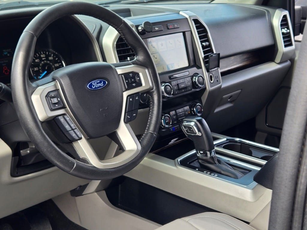 Used 2019 Magnetic Ford Lariat image 27