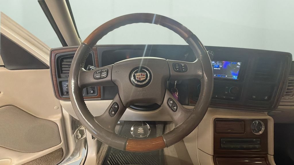 Used 2004 White Cadillac Base image 12