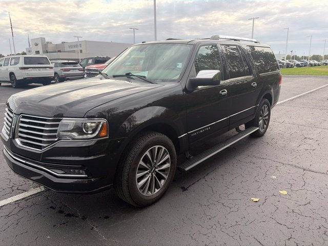 Used 2017 Black Lincoln Select image 3
