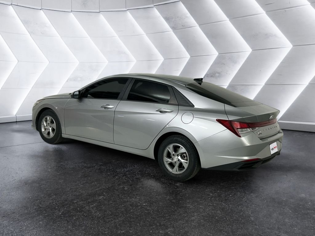 Used 2023 Silver Hyundai SE image 6