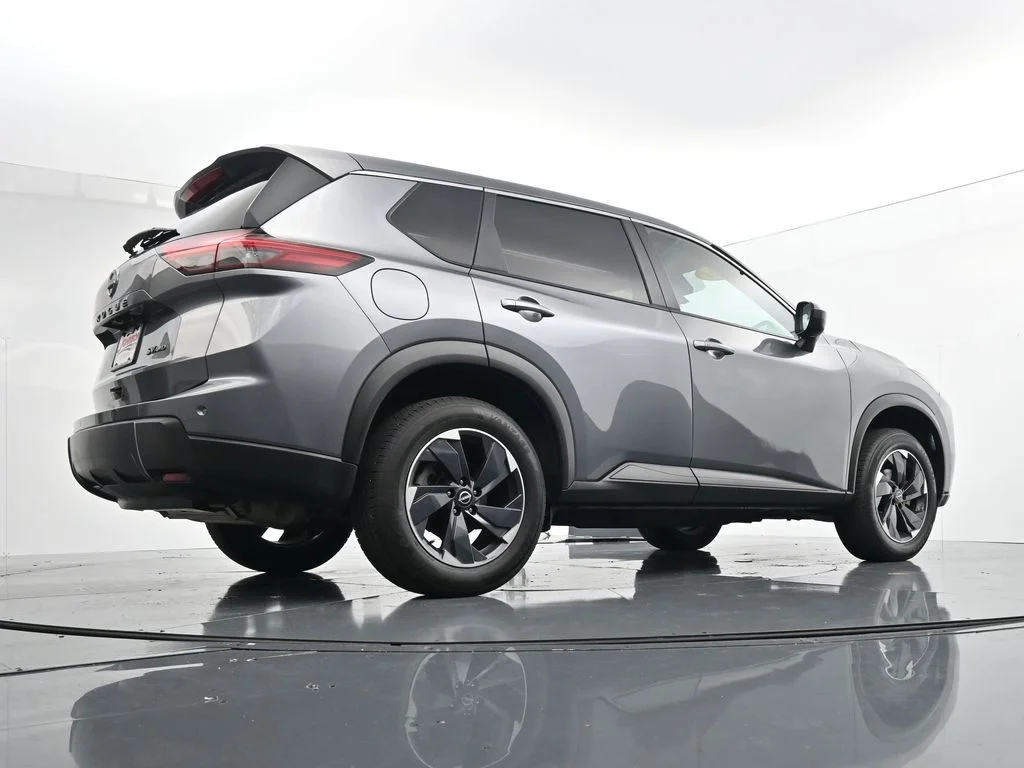 Used 2024 Gray Nissan SV image 29