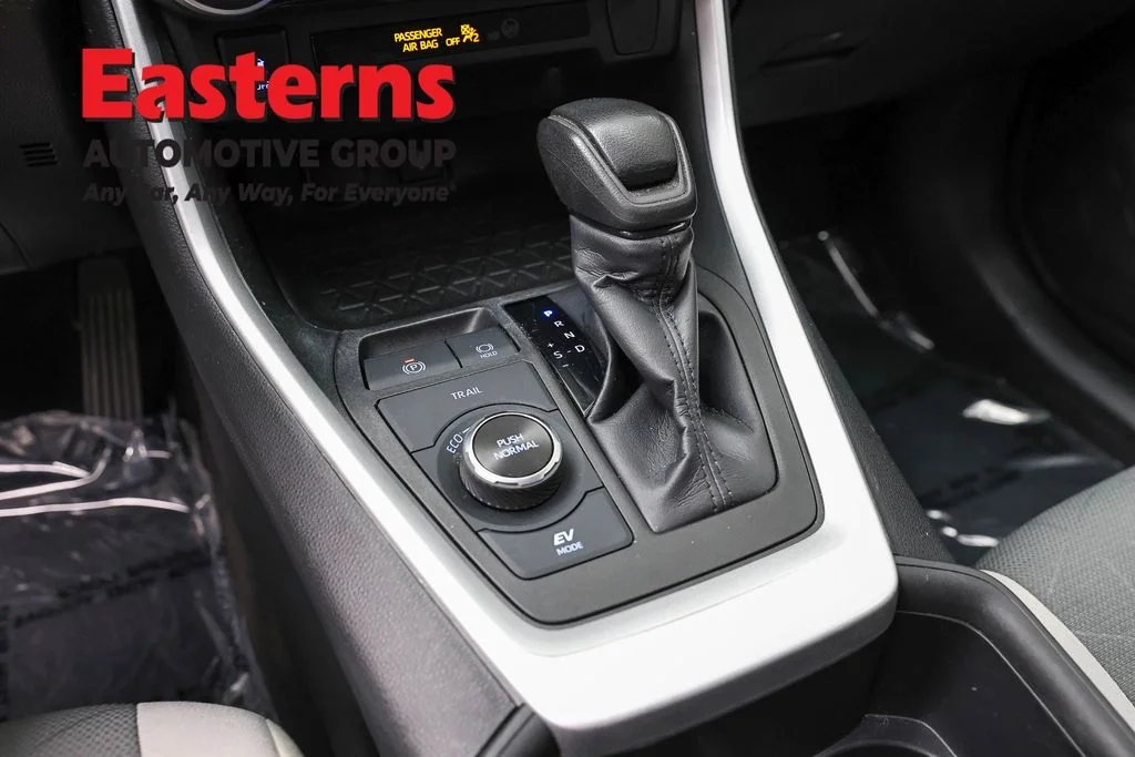 Used 2022 White Toyota XLE image 13