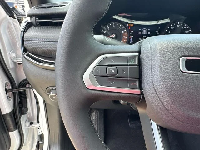 New 2026 White Jeep Latitude image 24