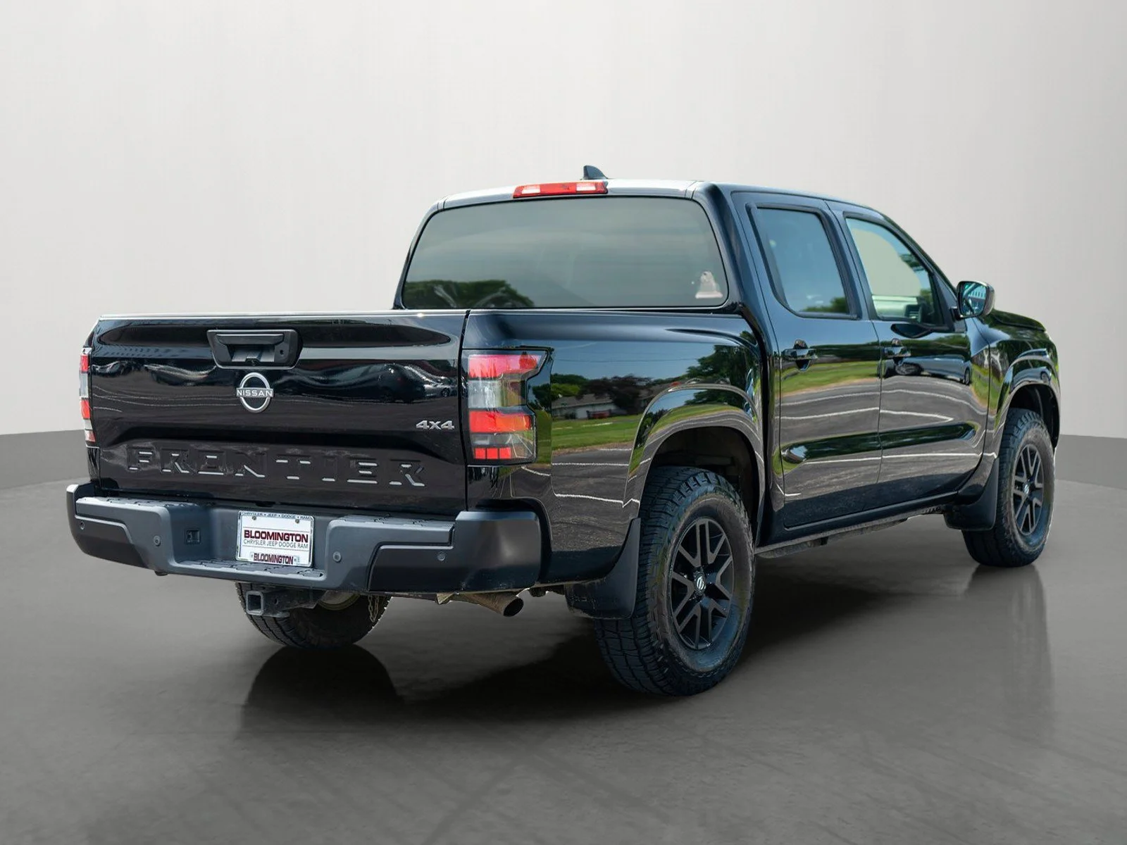 Used 2022 Super Black Nissan S image 7