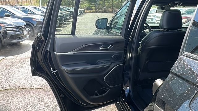 New 2026 Diamond Black Crystal Pearl-Coat Exterior Paint Jeep Limited image 20