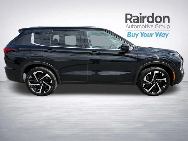 Used 2022  Mitsubishi SEL image 8