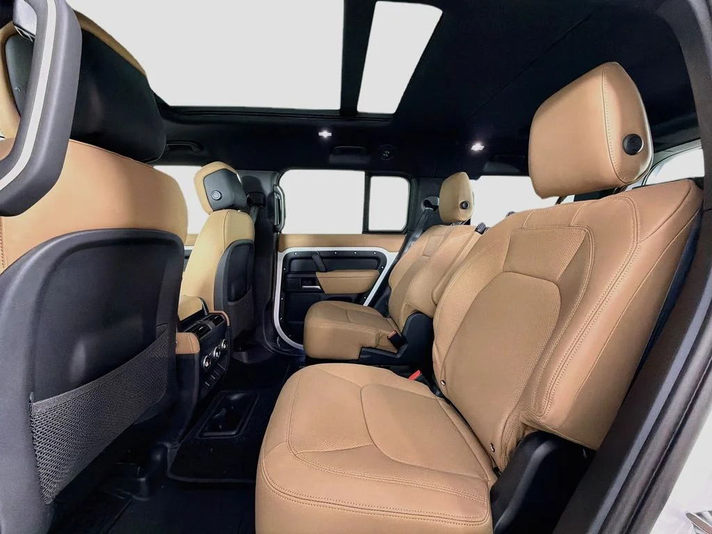 New 2026 Fuji White Land Rover X-Dynamic SE image 26