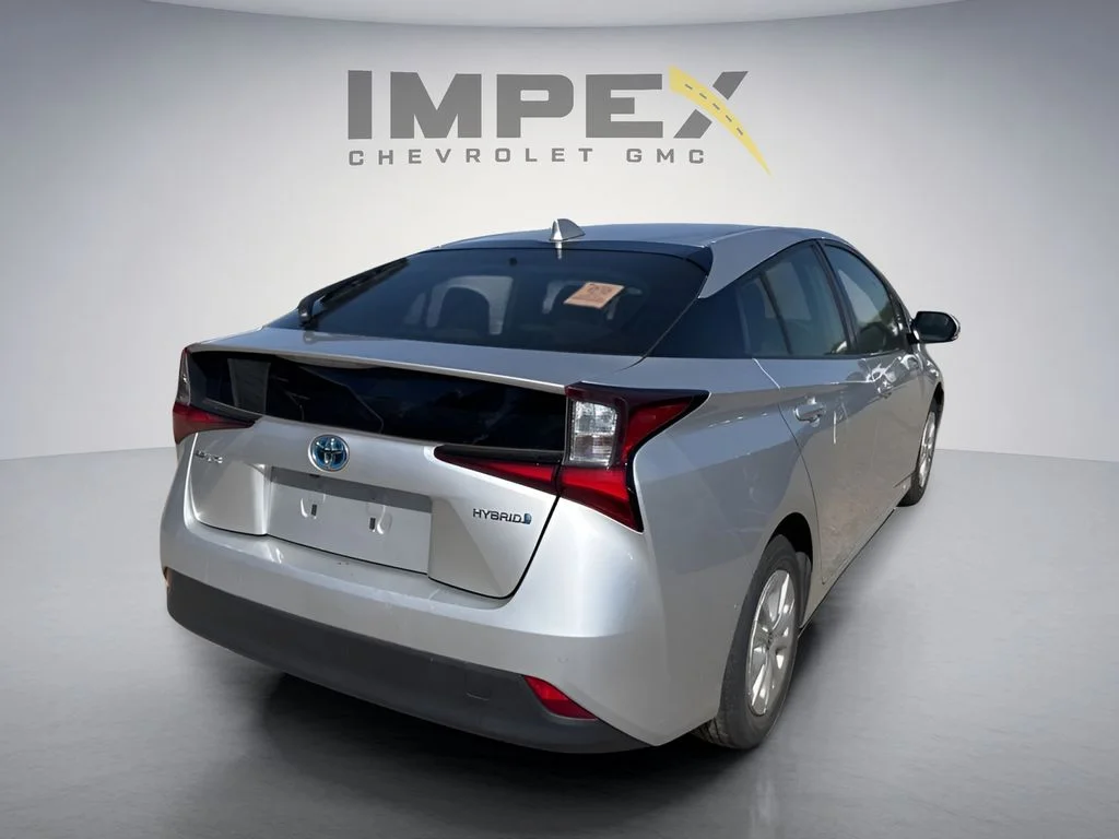Used 2022 Silver Toyota LE image 4