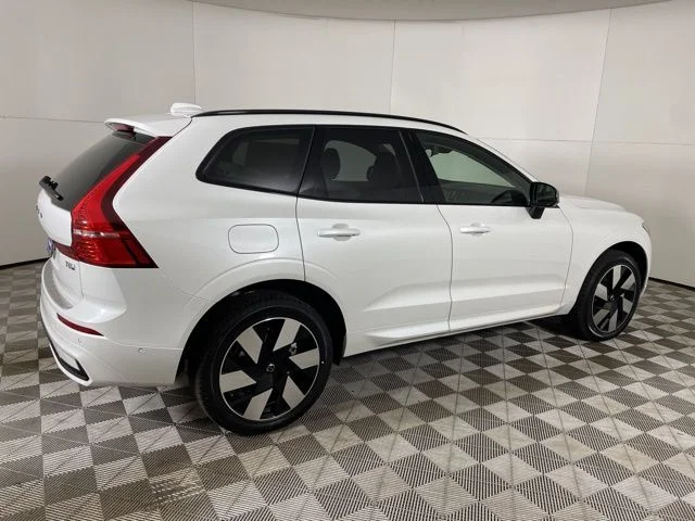 Certified Used 2025 Crystal White Volvo Plus image 12