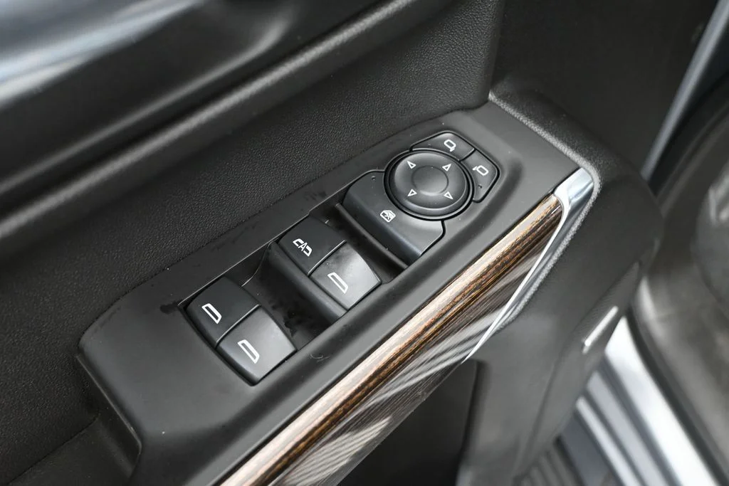Used 2021 Silver GMC Elevation image 23