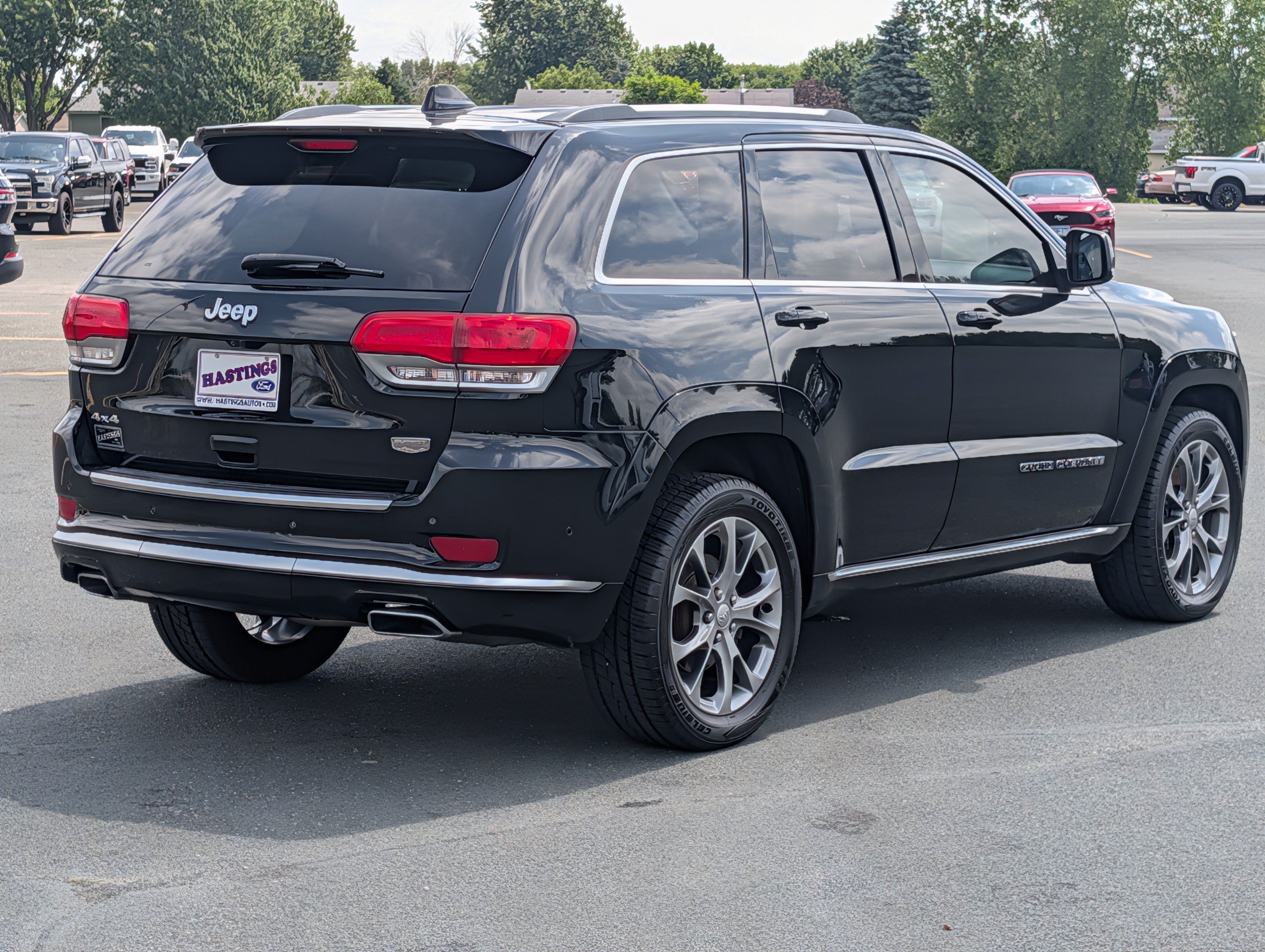Used 2019 Diamond Black Crystal Pearlcoat Jeep Summit image 6