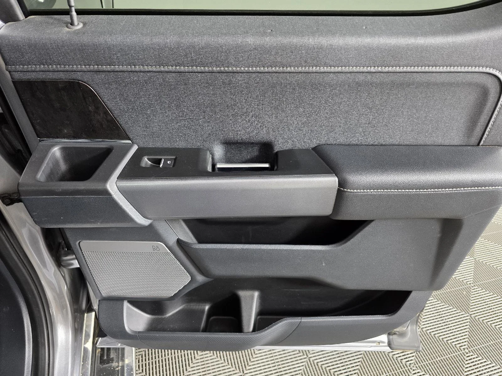 Used 2022  Ford LARIAT image 21