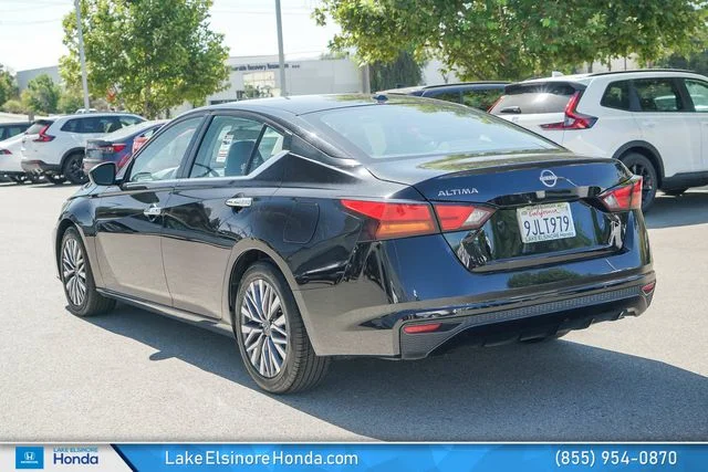 Used 2024 Super Black Nissan 2.5 SV image 11