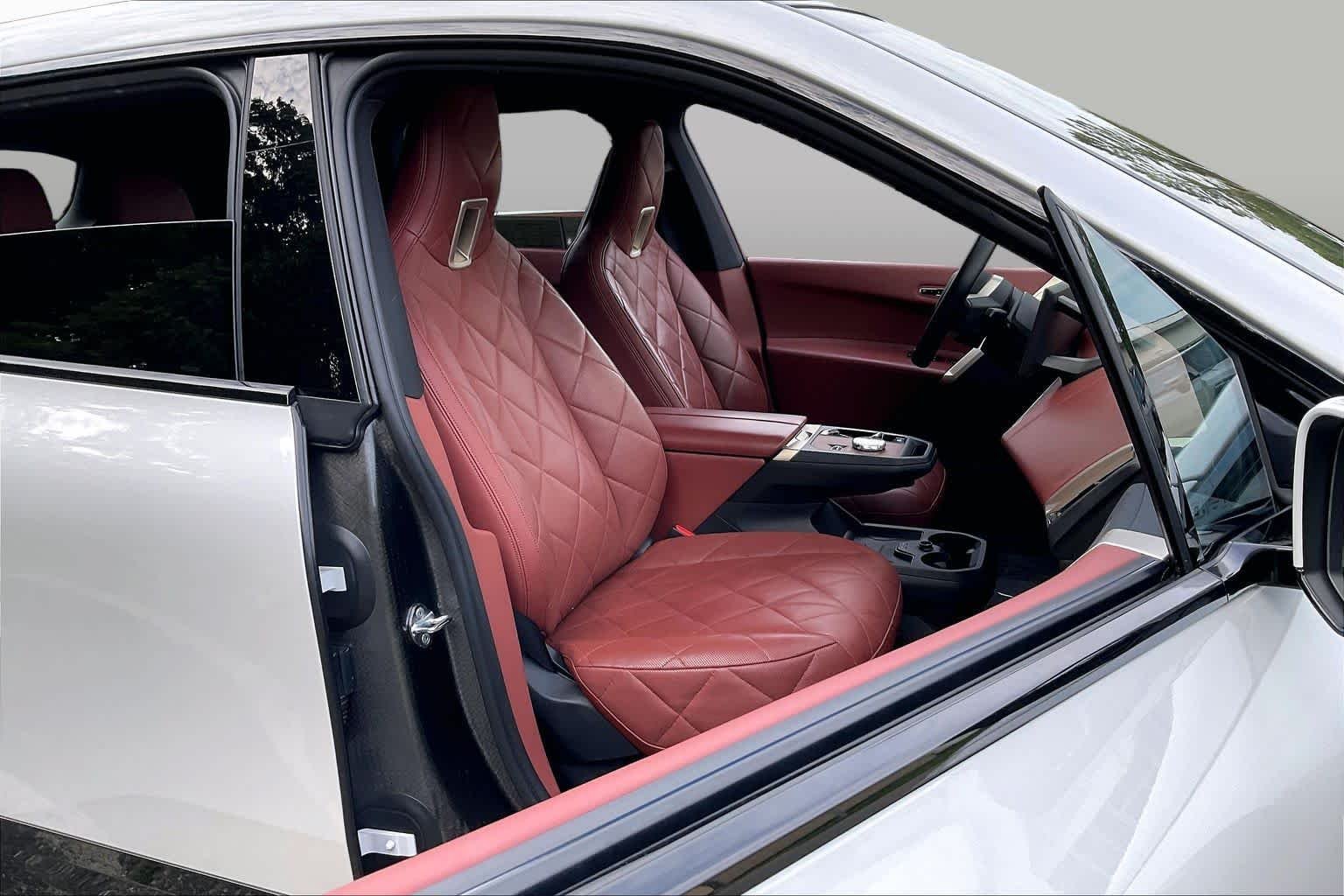 Certified Used 2024 Mineral White Metallic BMW xDrive50 image 8