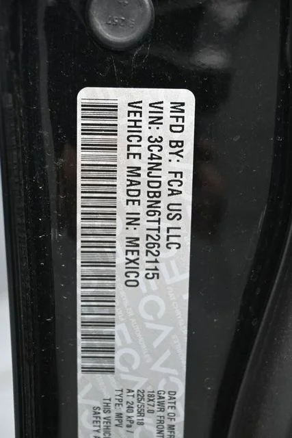 New 2026 Diamond Black Crystal Pearl-Coat Exterior Paint Jeep Latitude image 33