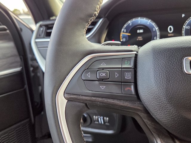 Used 2025 Silver Jeep Limited image 27
