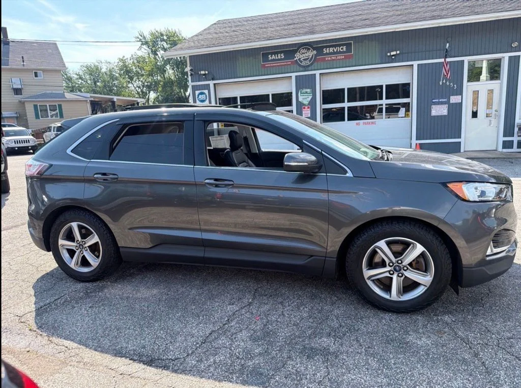 Used 2019 Gray Ford SEL image 4