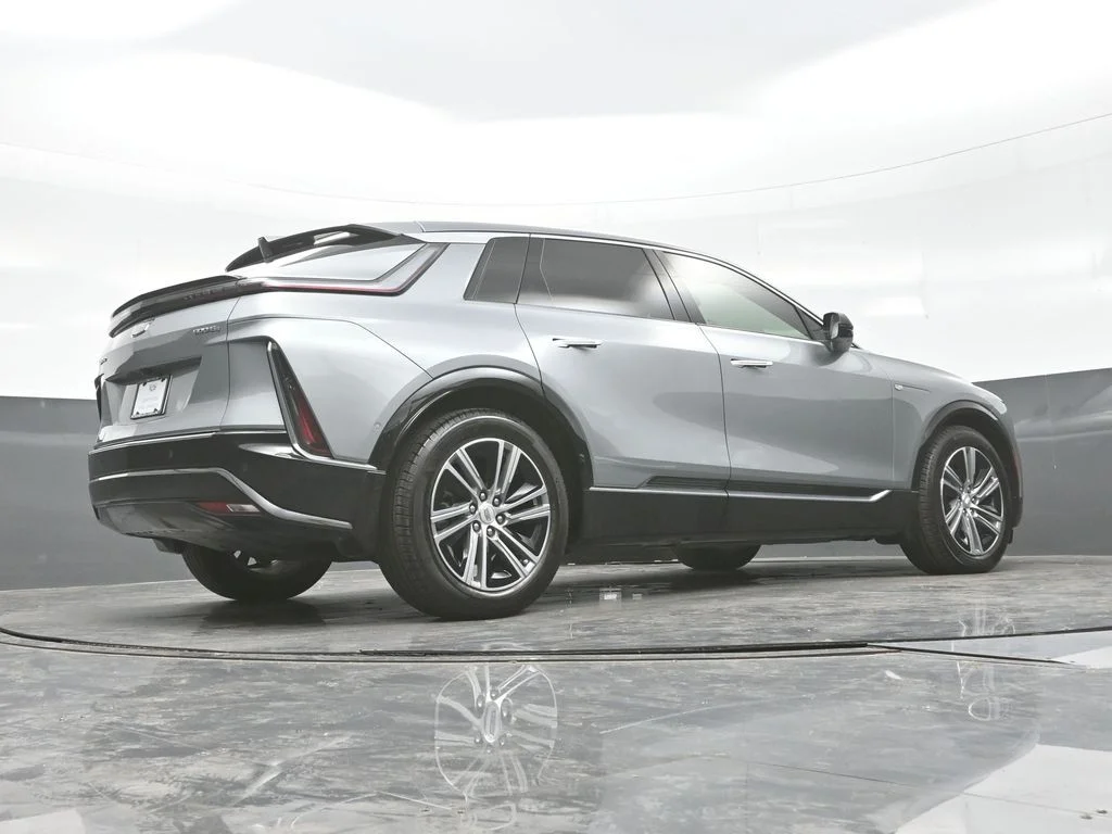 Used 2024 Silver Cadillac Luxury image 29