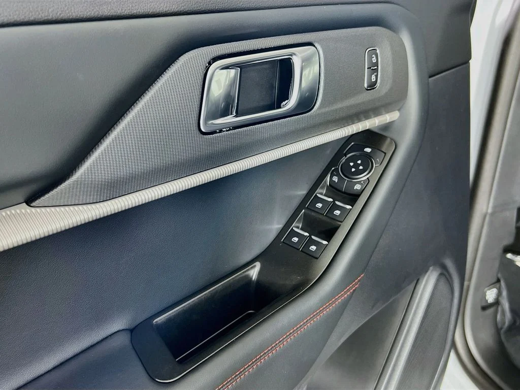 New 2026 Space White Metallic Ford ST-Line image 12