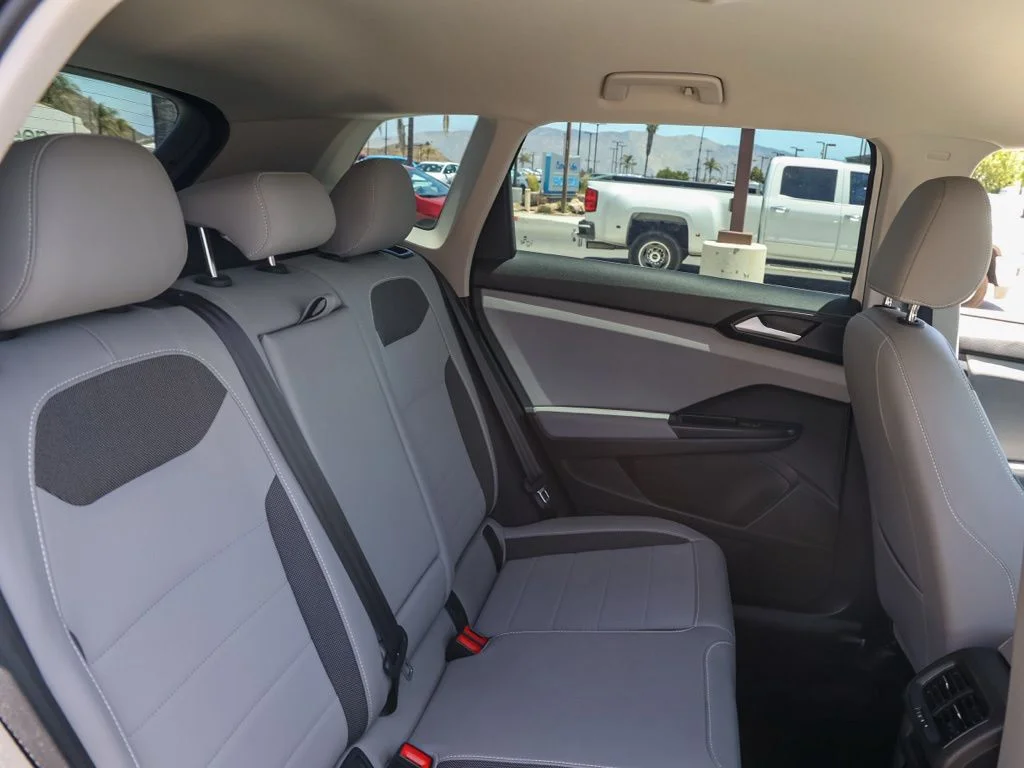Used 2022 White Volkswagen 1.5T SE image 17