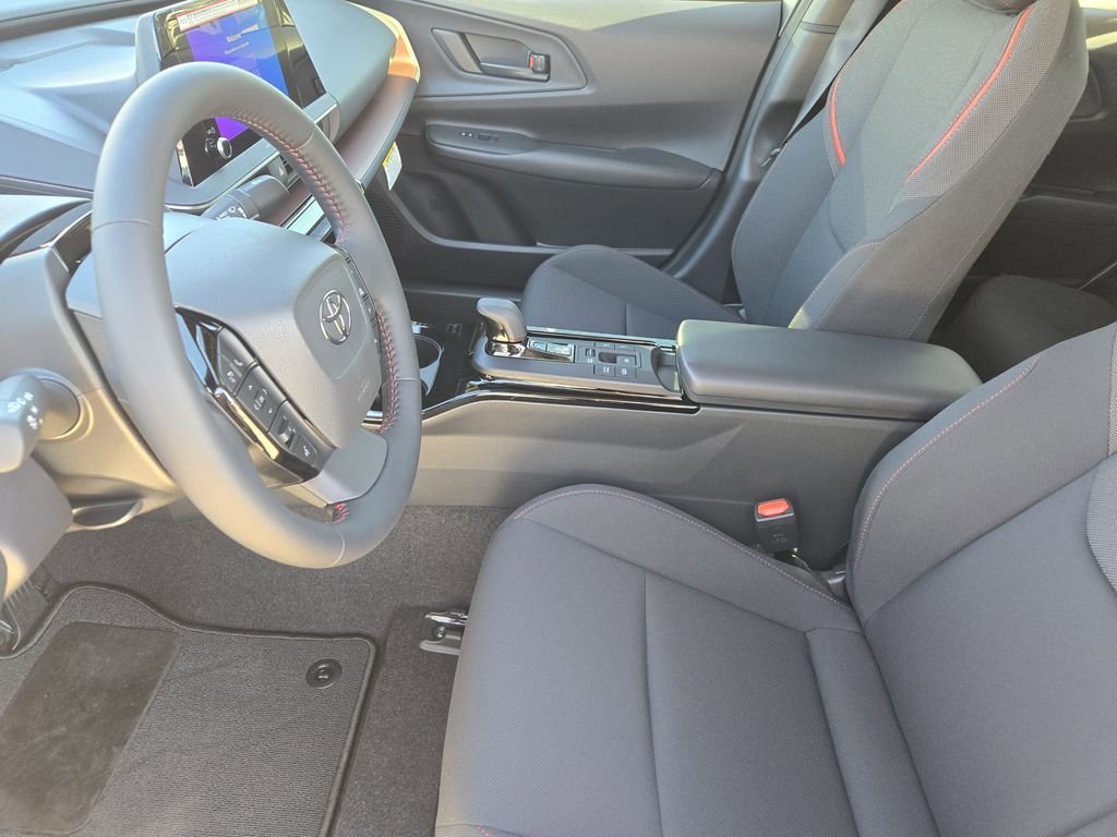 2026 Toyota Prius Plug-in Hybrid SE - Photo 10