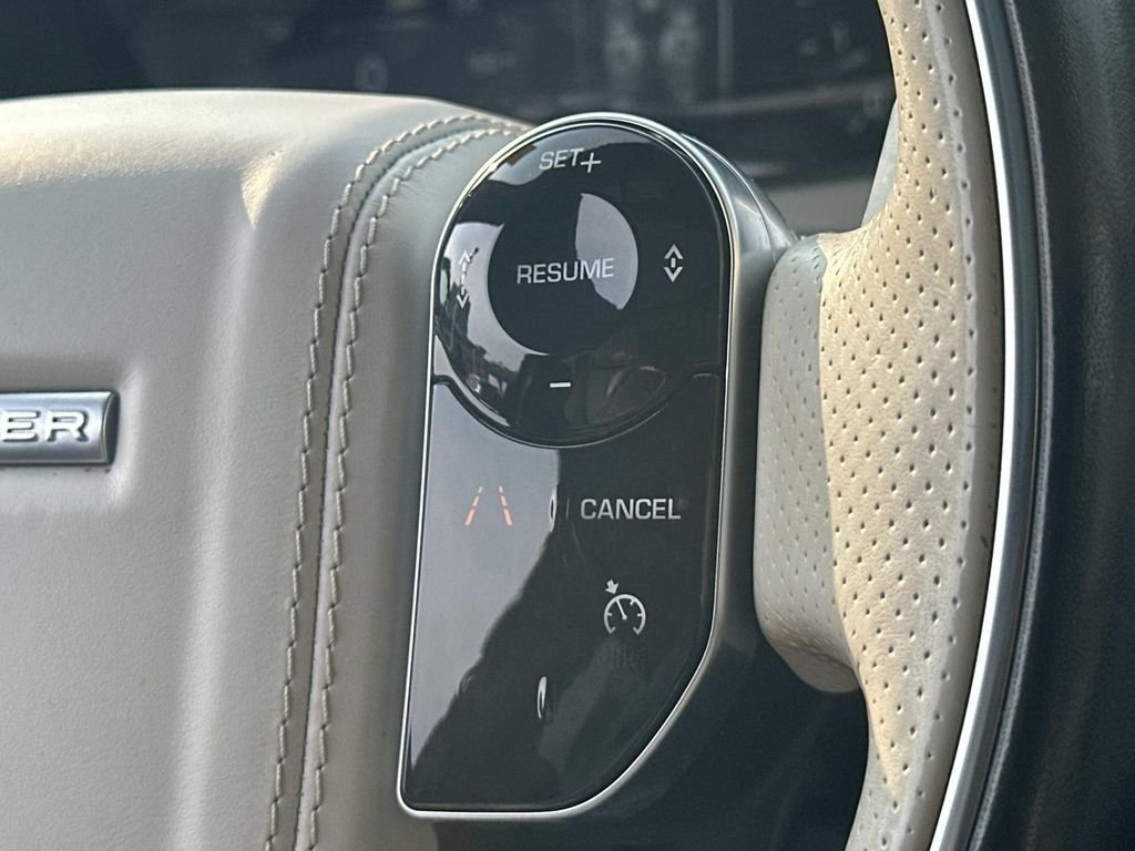 Used 2018  Land Rover HSE R-Dynamic image 28