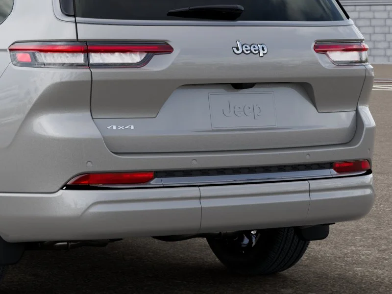 New 2026 Silver Zynith Exterior Paint Jeep Limited image 28