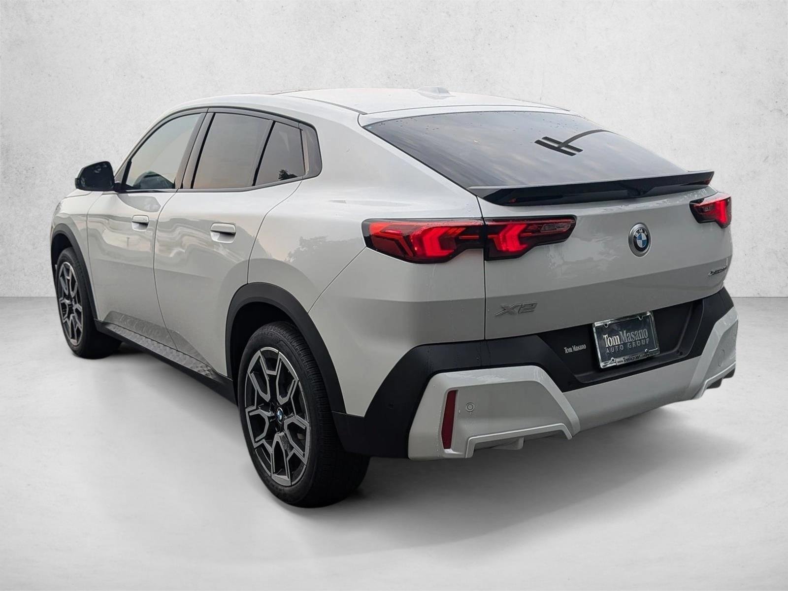 Used 2026 Mineral White Metallic BMW xDrive28i image 8