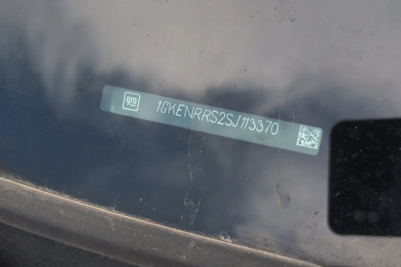 Used 2025 White Frost Tricoat GMC Denali image 12