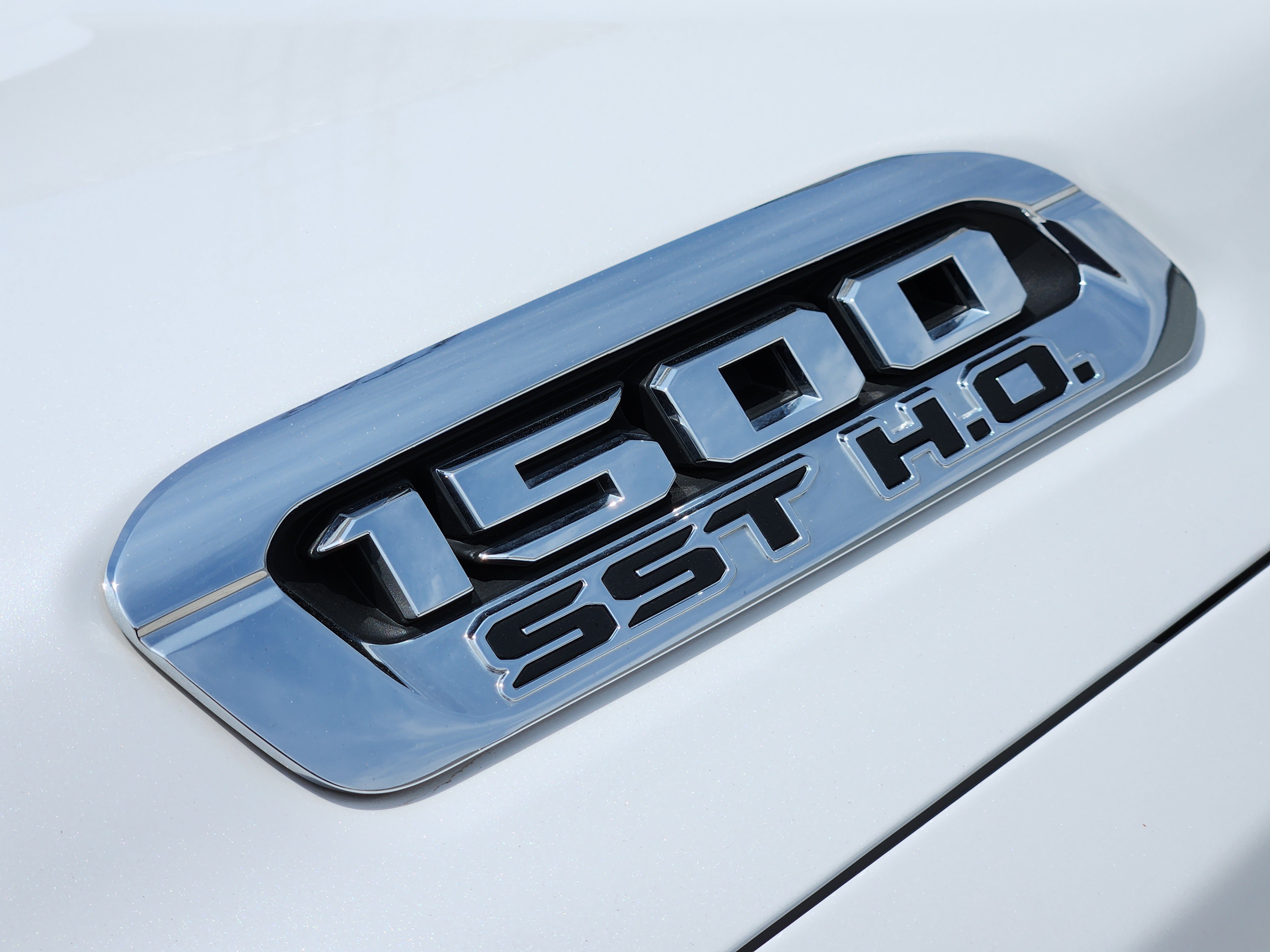 Used 2025 Ivory White Tri-Coat Pearlcoat Ram Tungsten image 12