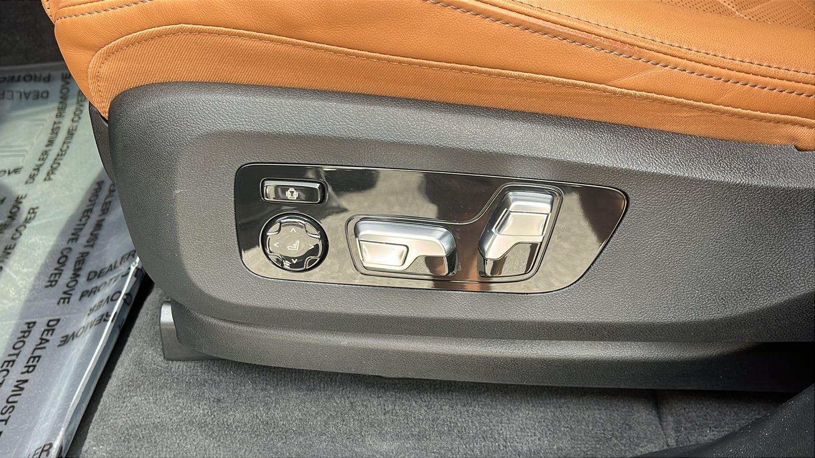 Used 2025 Manhattan Green Metallic BMW M60i image 20