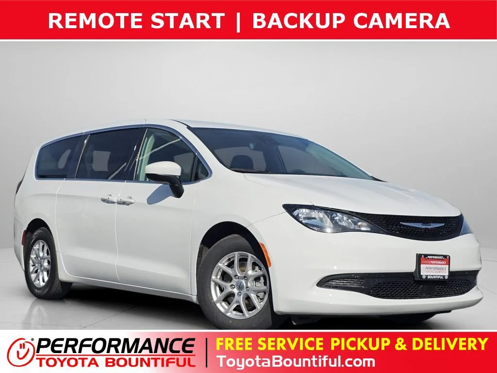 2023 Chrysler Voyager LX's photo