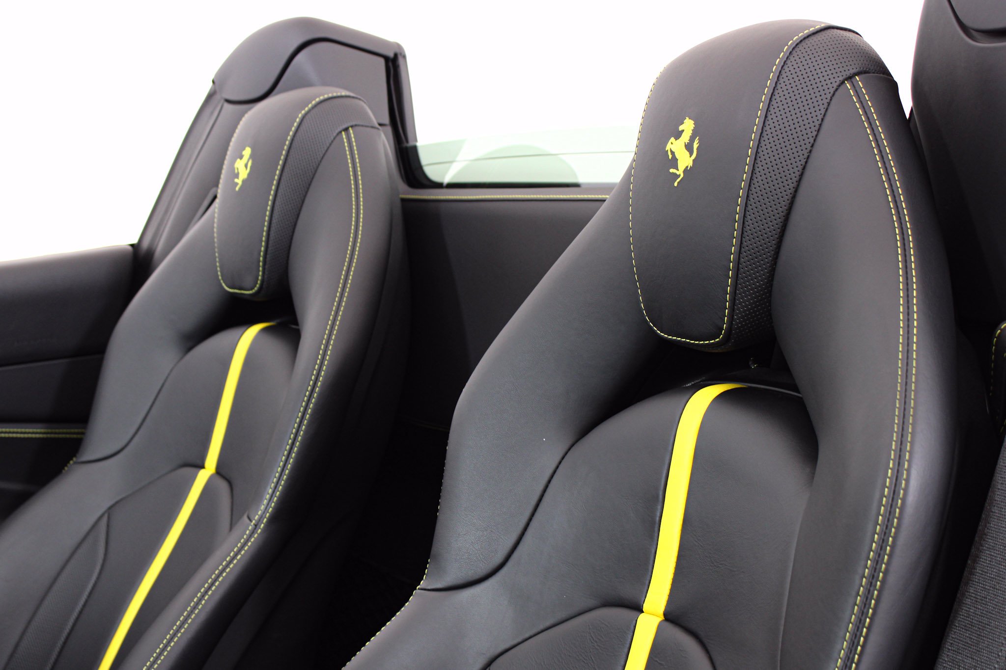 Used 2022 White Ferrari  image 42