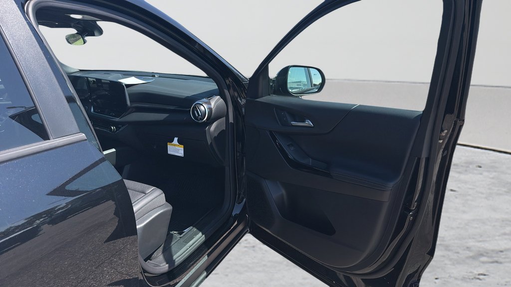 New 2027 Mosaic Black Metallic Chevrolet FWD LT image 23