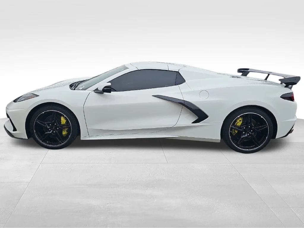 Used 2022 White Chevrolet Stingray image 6