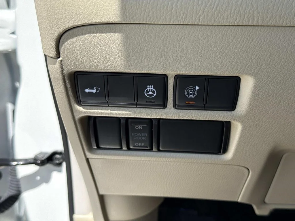 Used 2022 White INFINITI LUXE image 48