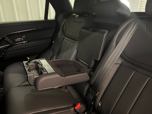New 2025 Ostuni Pearl White Land Rover Dynamic SE image 15