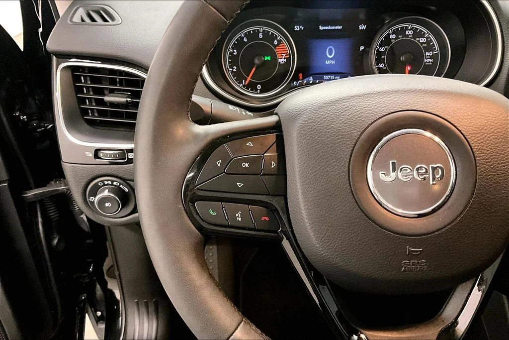 Used 2023 Black Jeep Altitude image 11