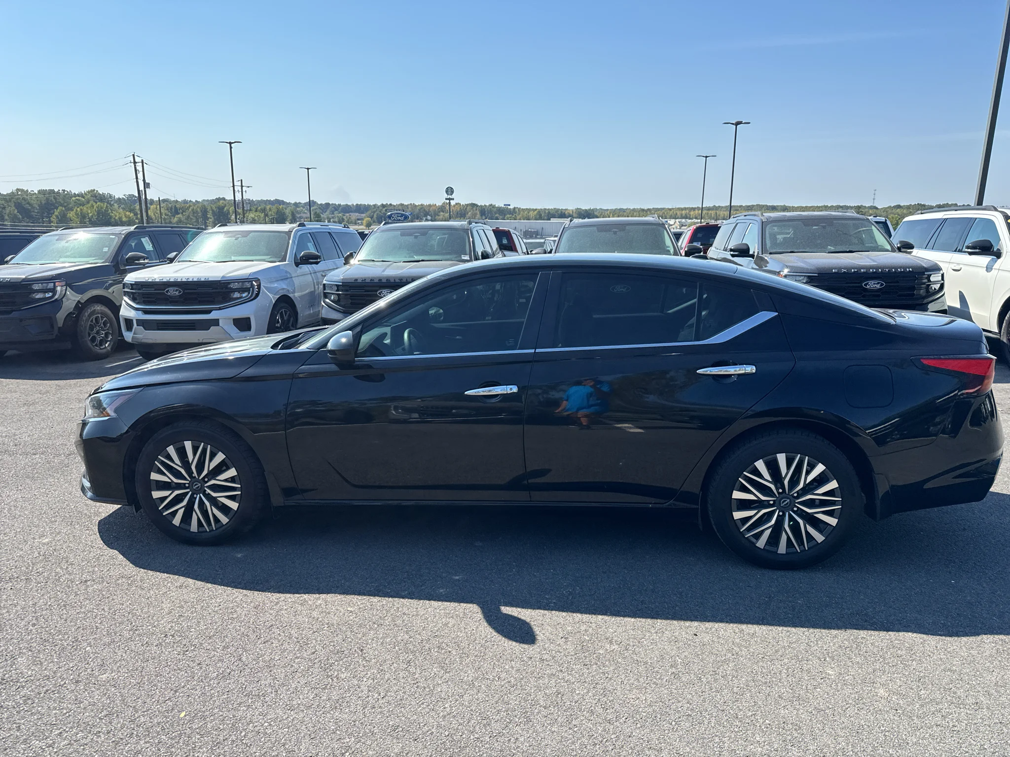 Used 2024 Super Black Nissan 2.5 SV image 10
