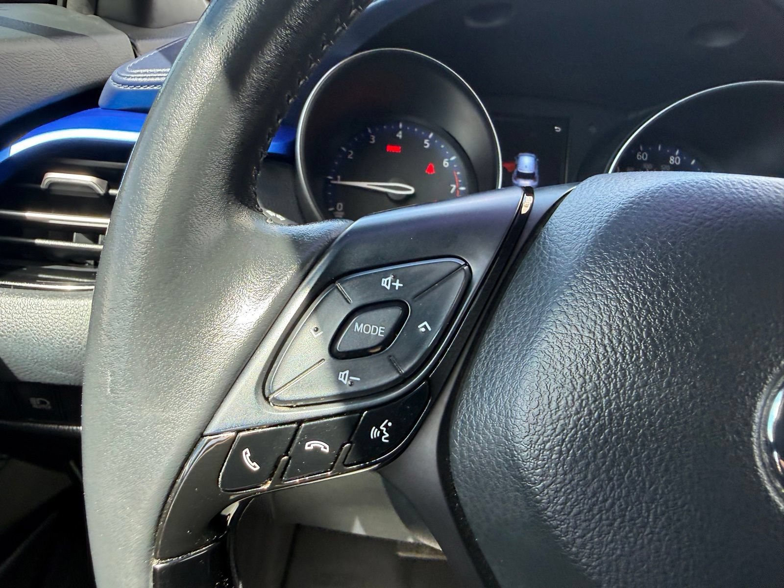 2022 Toyota C-HR XLE - Photo 18