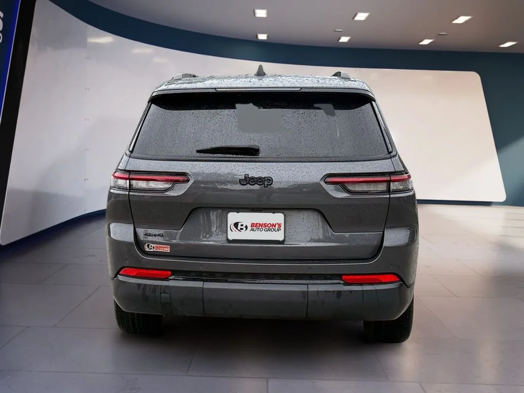 Used 2024 Gray Jeep Altitude image 4