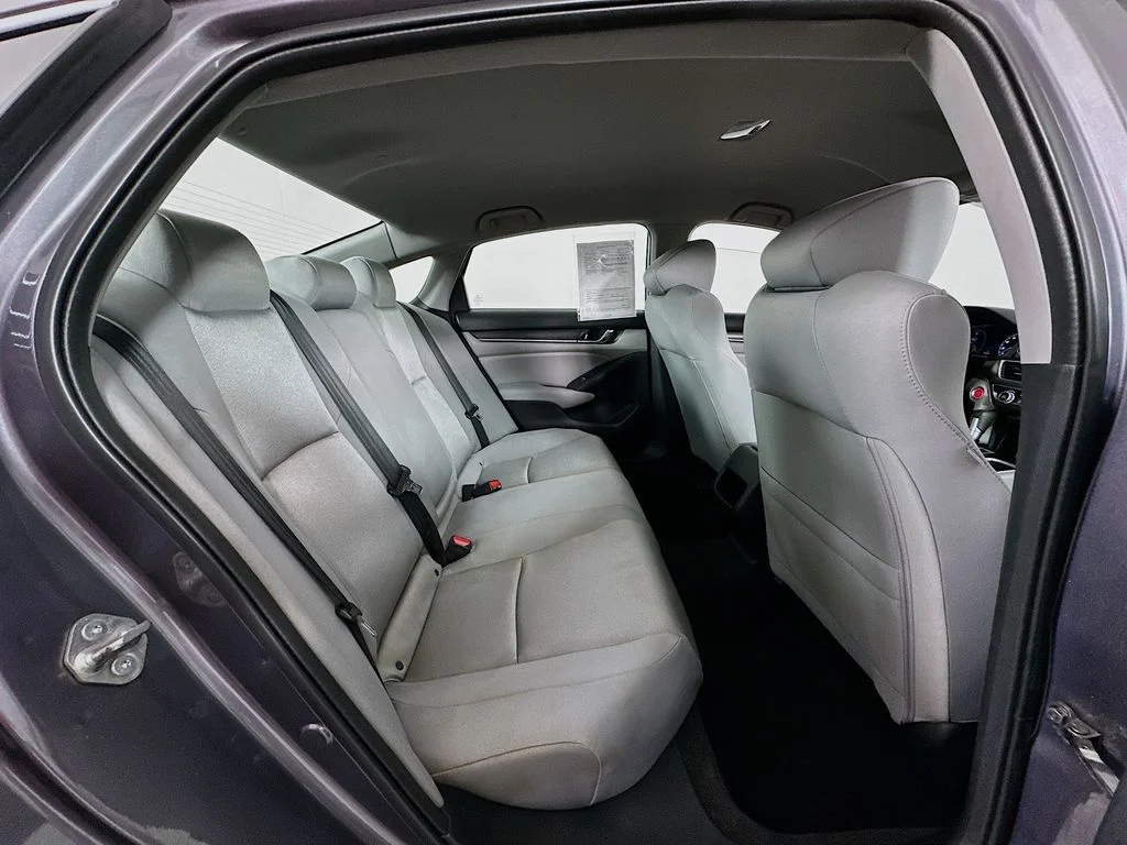 Used 2018 Lunar Silver Metallic Honda LX image 24